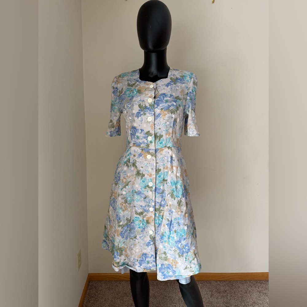 Vintage Floral Button-Down‎ Dress